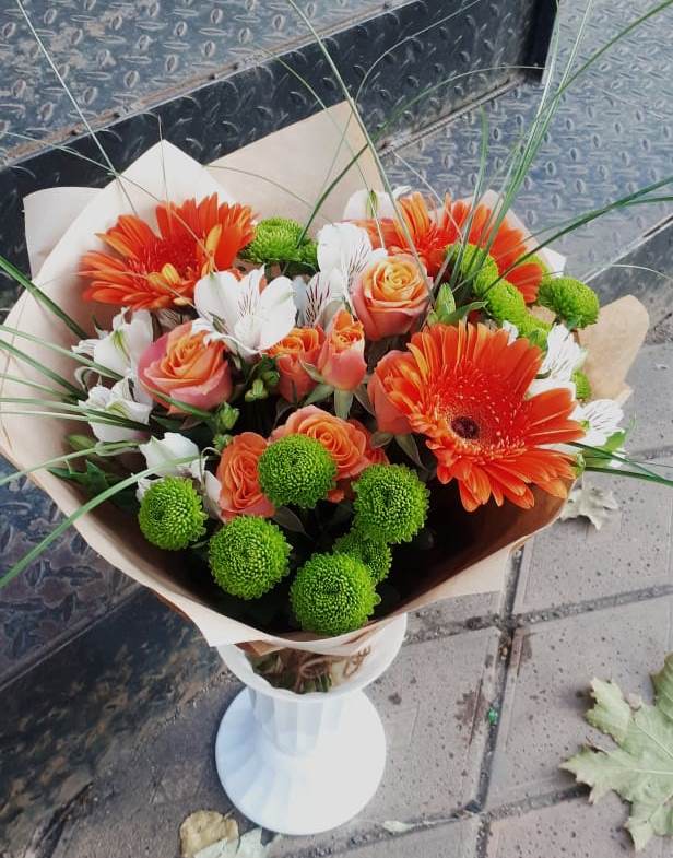 Букет цветов из: Герберы, Хризантемы, Альстромерии и Розы в Лесной