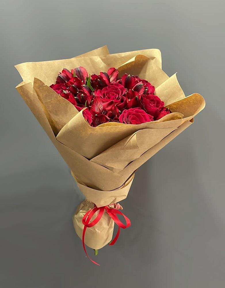 Букет цветов из: Альстромерии и Розы в Лесной