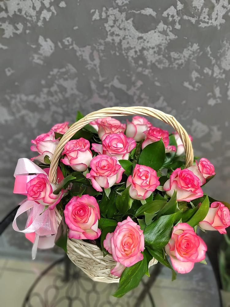 Цветочная композиция из Розы в корзине в Лесной