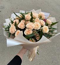 Букет Кремовые розы Латте в Лесной
