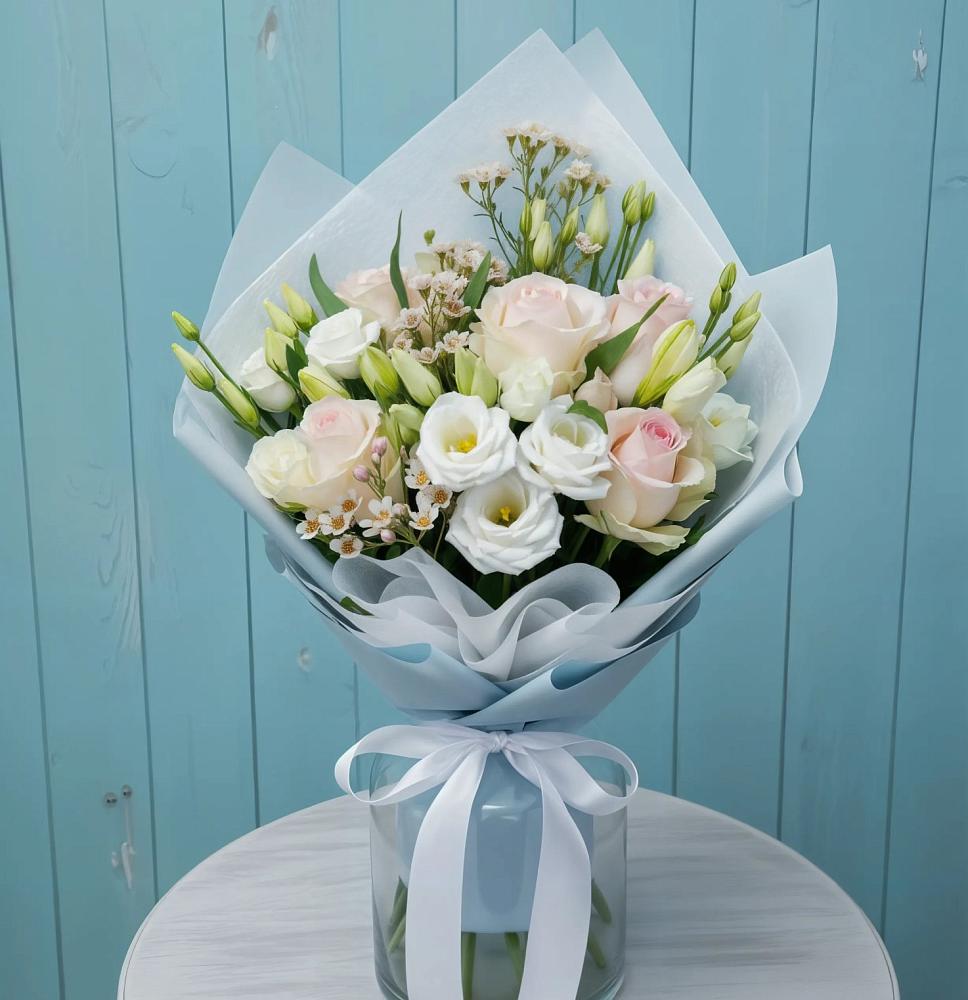 Букет цветов из: Розы и Лизиантусы в Лесной