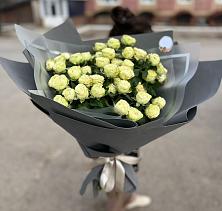 Букет Белые кустовые розы Солинеро в Лесной