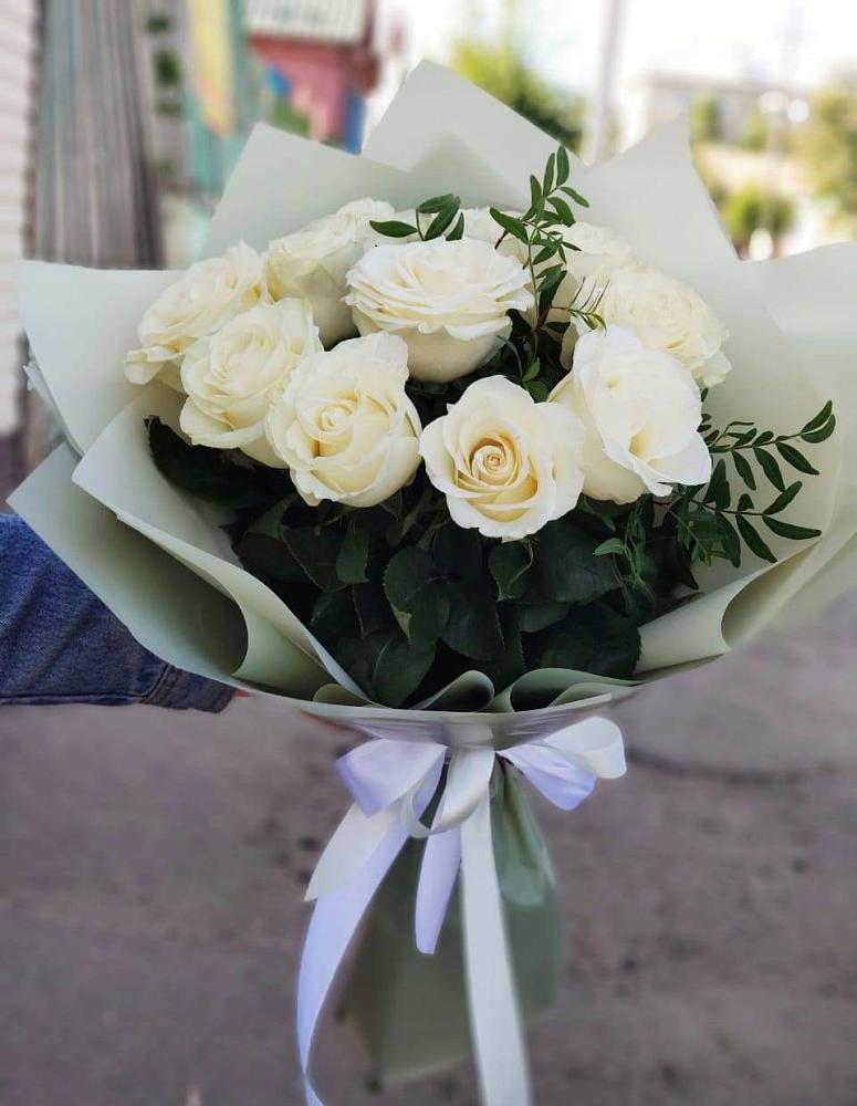 Букет Белые розы Проуд в Лесной