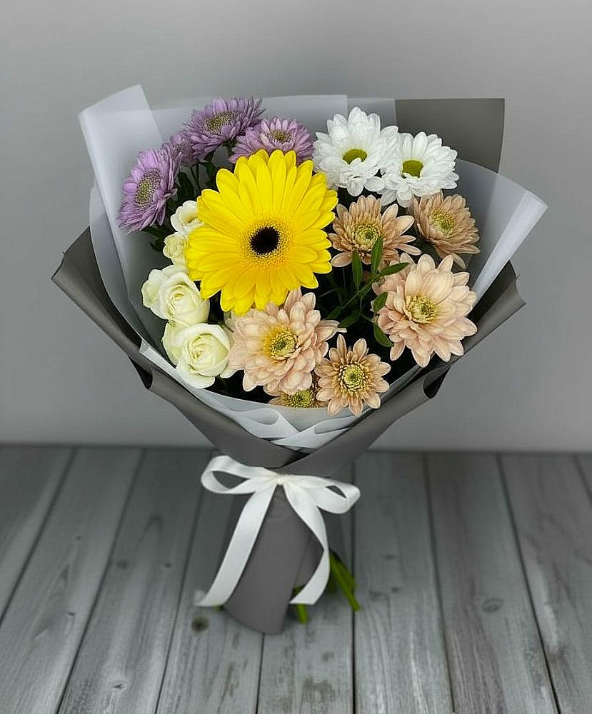 Букет цветов из: Розы, Герберы и Хризантемы в Лесной