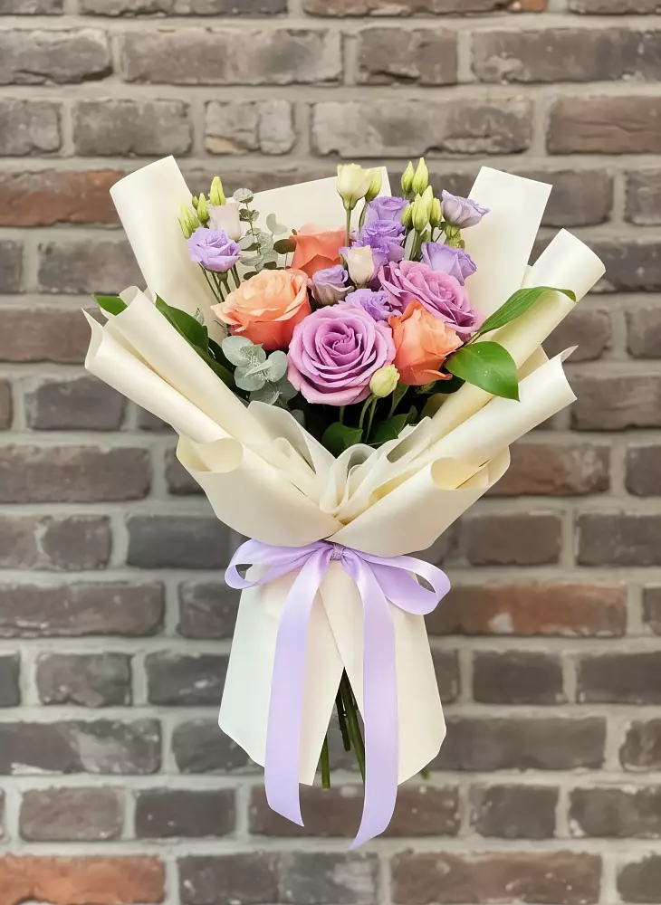 Букет цветов из: Лизиантусы и Розы в Лесной