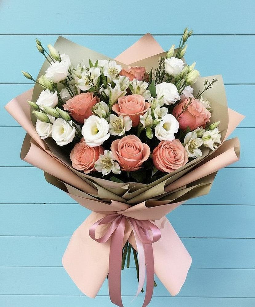Букет цветов из: Розы, Альстромерии и Лизиантусы в Лесной