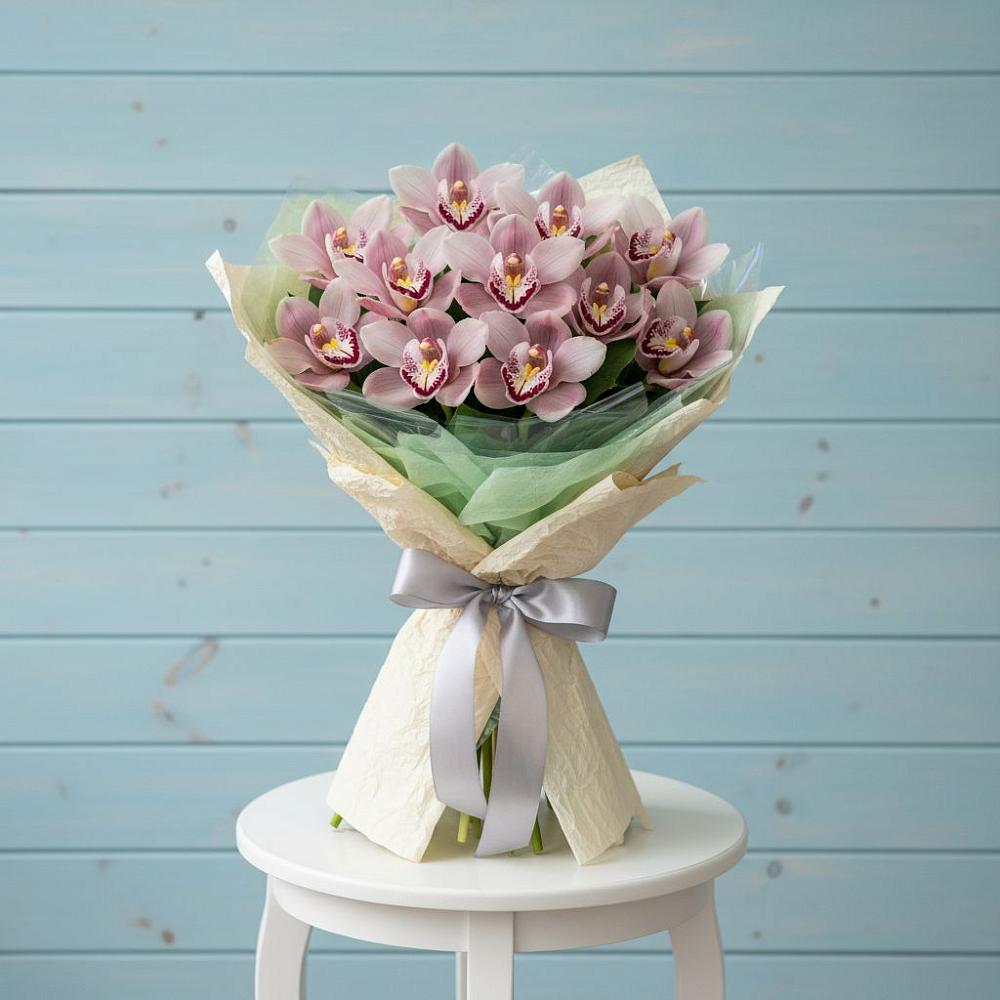 Букет цветов из: Орхидеи и Розы в Лесной