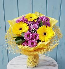 Букет цветов из:  Хризантемы и Герберы в Лесной