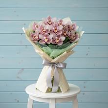 Букет цветов из:  Орхидеи и Розы в Лесной
