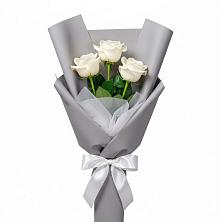 Букет 3 белые розы в Лесной