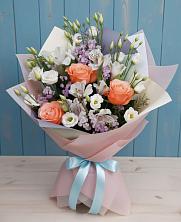 Букет цветов из:  Лизиантусы, Розы, Альстромерии и Гипсофила в Лесной