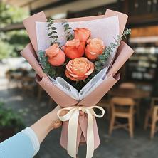 Букет цветов из:  Розы в Лесной