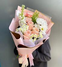Букет цветов из:  Хризантемы и Розы в Лесной