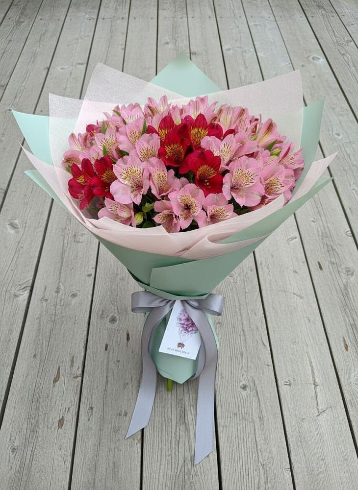 Букет цветов из: Альстромерии в Лесной