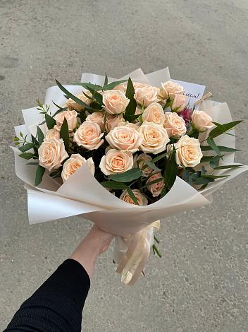 Букет Кремовые розы Латте в Лесной