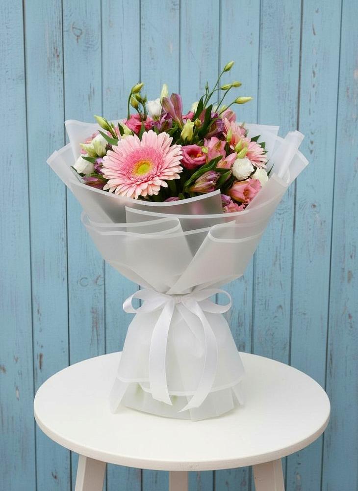 Букет цветов из: Герберы, Альстромерии и Лизиантусы в Лесной