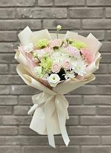 Букет цветов из:  Гвоздики, Розы, Лизиантусы и Хризантемы #REPLACE_PRED# Лесной