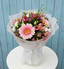 Букет цветов из:  Герберы, Альстромерии и Лизиантусы в Лесной