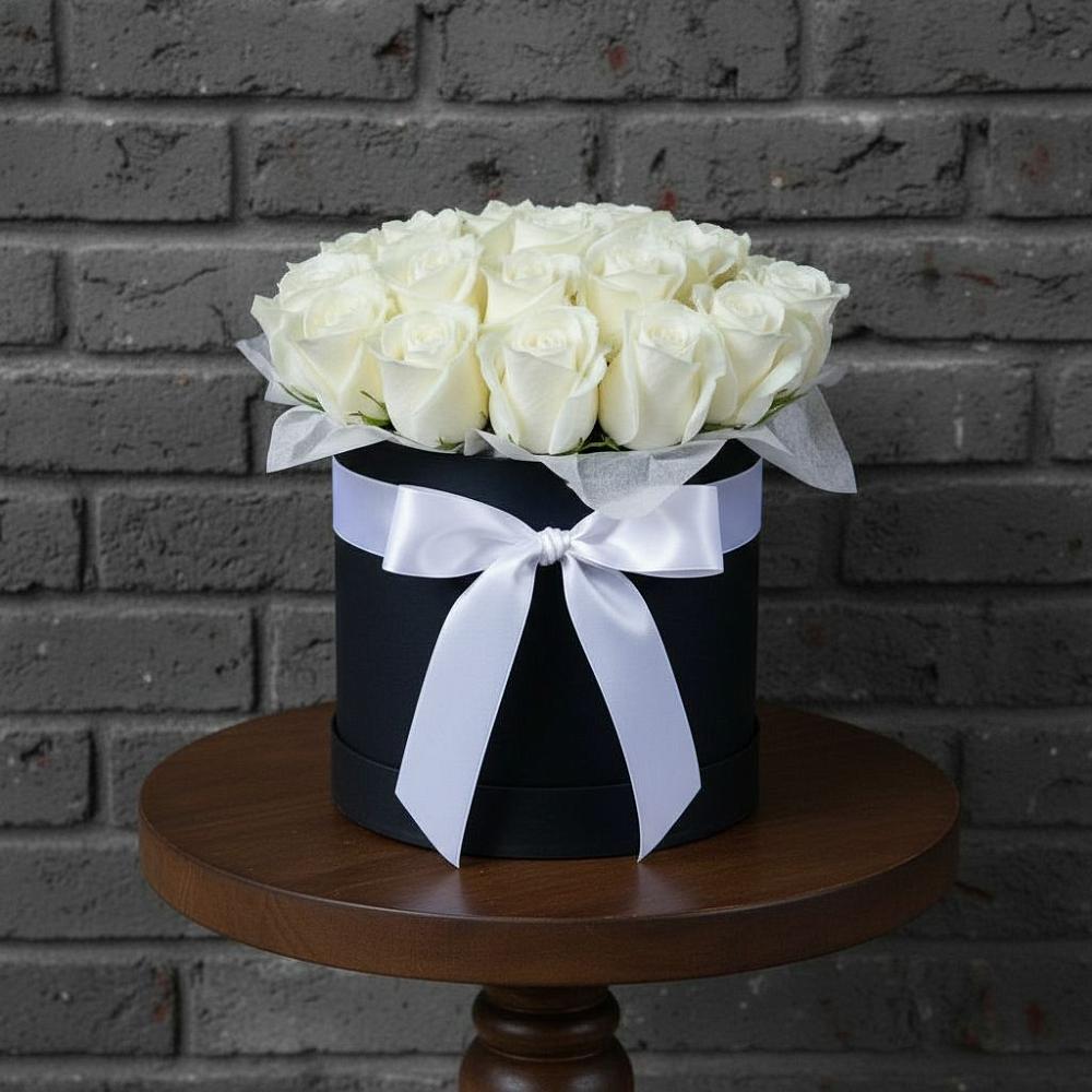 Цветочная композиция из Розы в шляпной коробке в Лесной