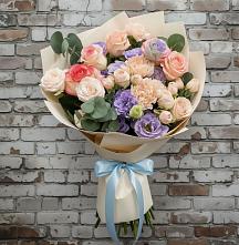Букет цветов из:  Розы, Лизиантусы и Гвоздики в Лесной