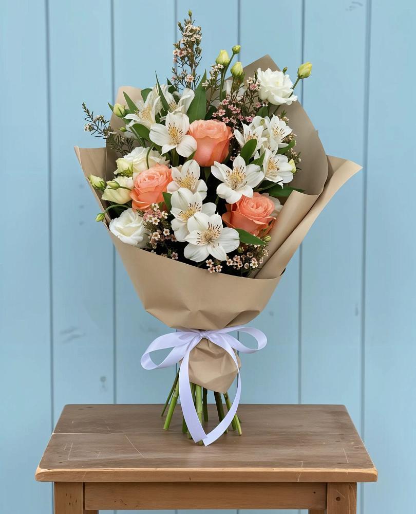 Букет цветов из: Альстромерии, Лизиантусы, Розы и Хризантемы в Лесной