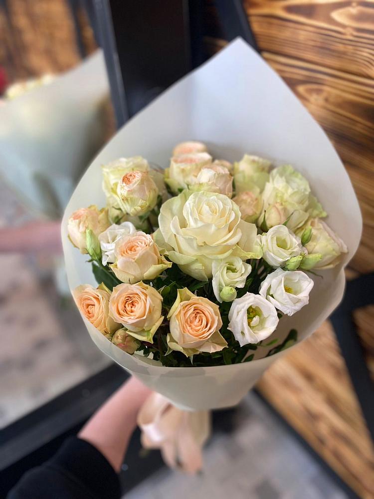 Букет цветов из: Розы и Лизиантусы в Лесной