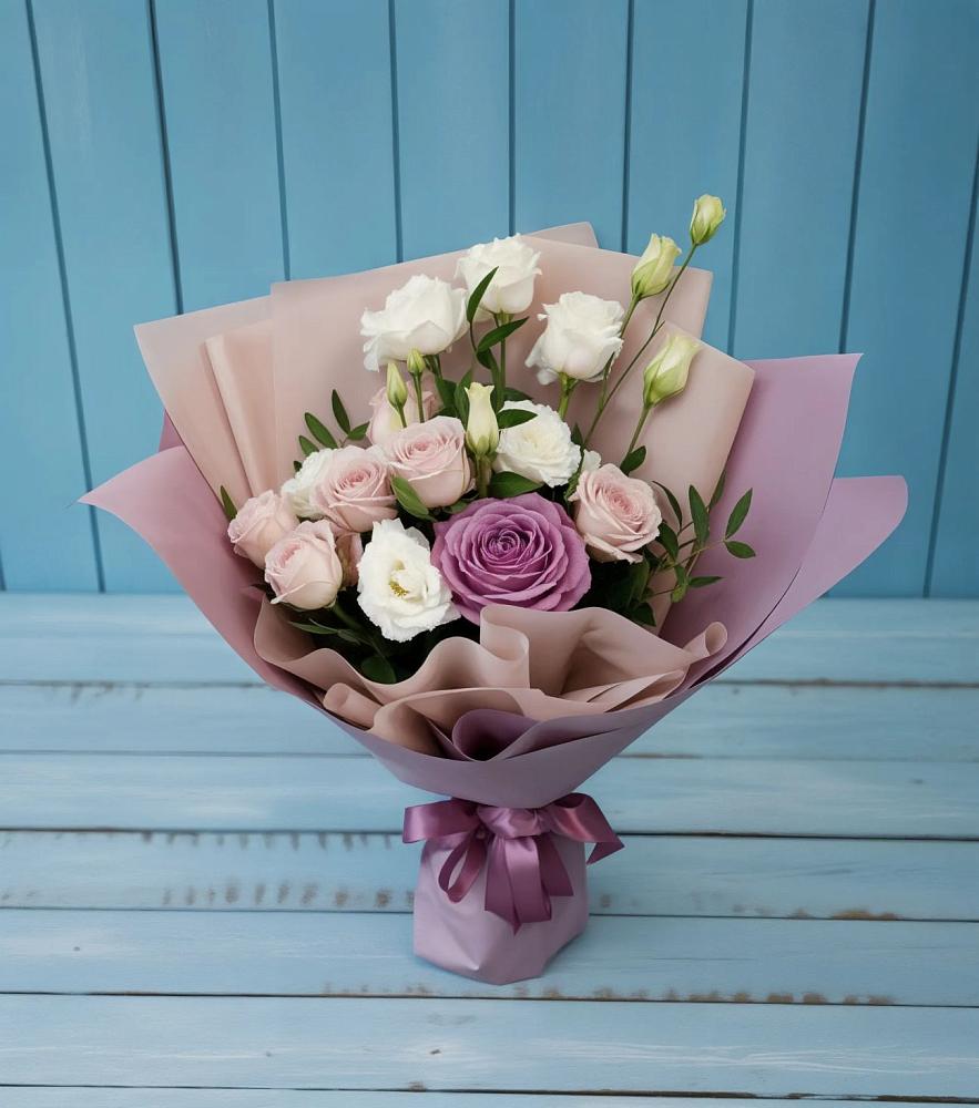 Букет цветов из: Розы и Лизиантусы в Лесной